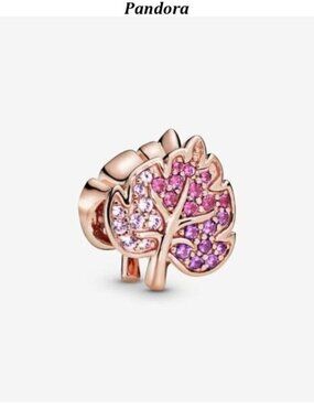 Sparkling Pav?? Leaf Charm